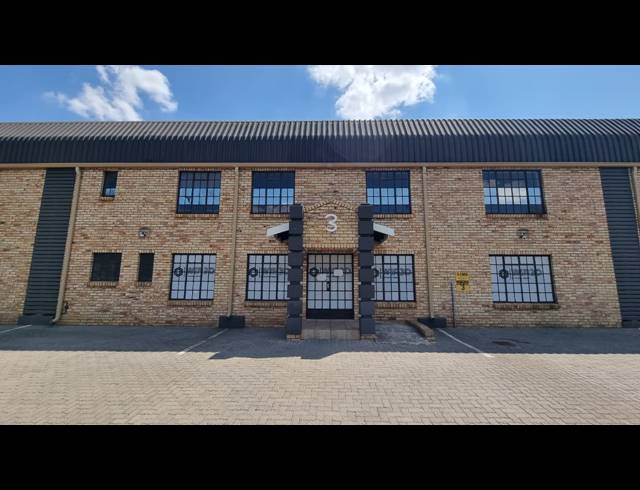734M² WAREHOUSE TO LET IN JET PARK